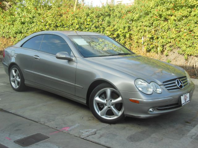 Mercedes-Benz CLK-Class 2005 photo 3