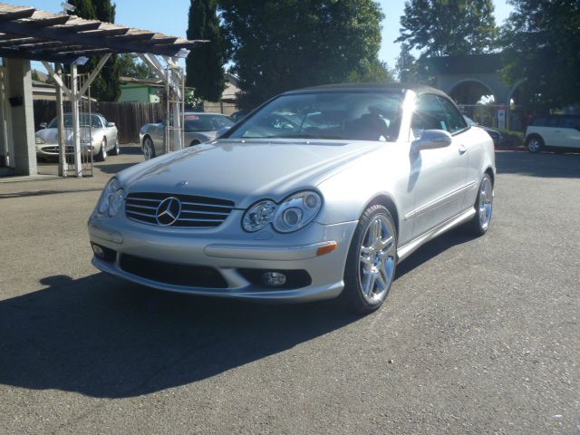 Mercedes-Benz CLK-Class 2005 photo 3