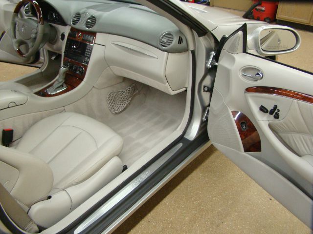 Mercedes-Benz CLK-Class 2005 photo 19