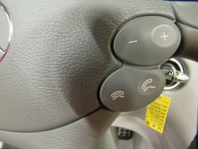 Mercedes-Benz CLK-Class 2005 photo 23