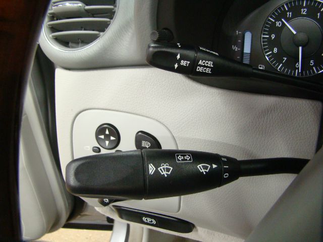 Mercedes-Benz CLK-Class 2005 photo 25