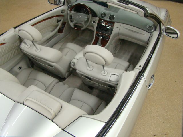 Mercedes-Benz CLK-Class 2005 photo 26