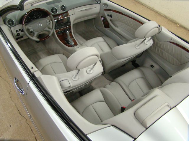 Mercedes-Benz CLK-Class 2005 photo 27