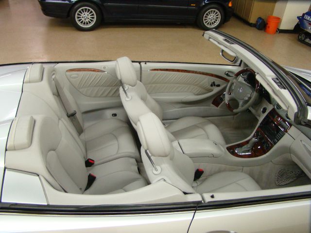 Mercedes-Benz CLK-Class 2005 photo 28
