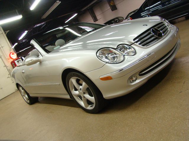 Mercedes-Benz CLK-Class 2005 photo 32