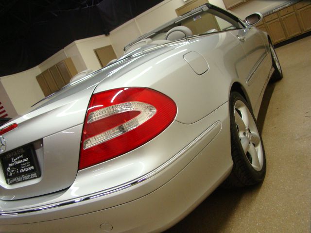 Mercedes-Benz CLK-Class 2005 photo 33