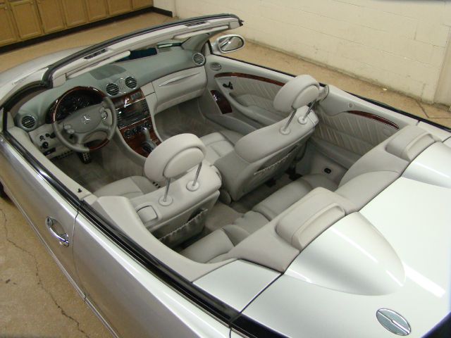 Mercedes-Benz CLK-Class 2005 photo 36
