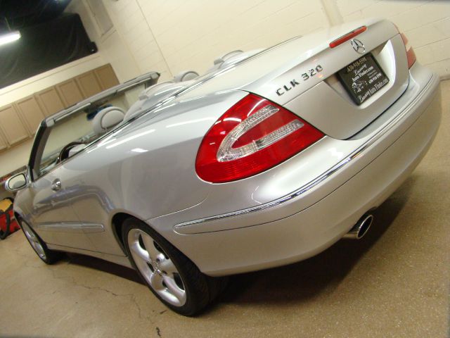 Mercedes-Benz CLK-Class 2005 photo 40
