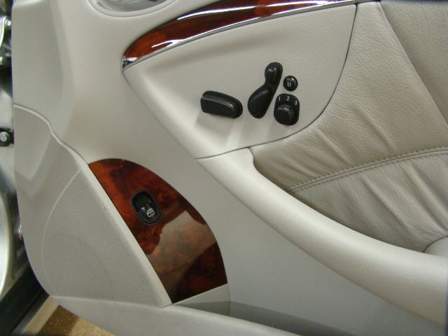 Mercedes-Benz CLK-Class 2005 photo 41