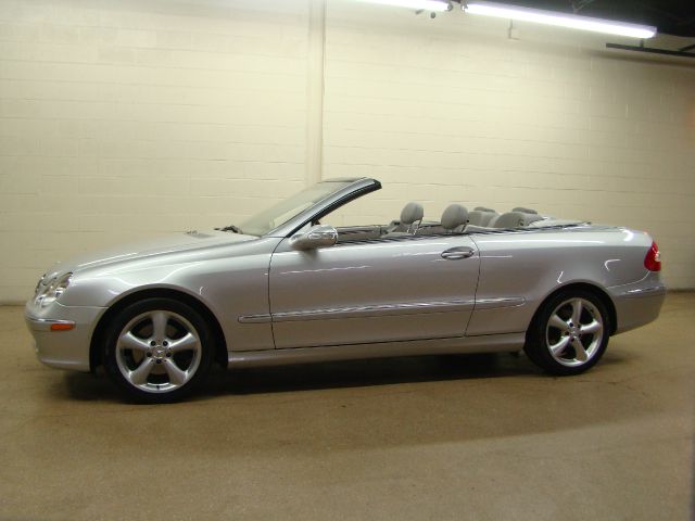 Mercedes-Benz CLK-Class 2005 photo 45