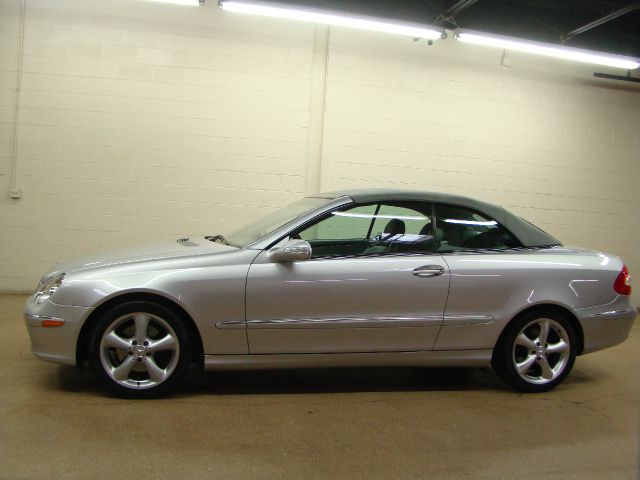 Mercedes-Benz CLK-Class 2005 photo 48