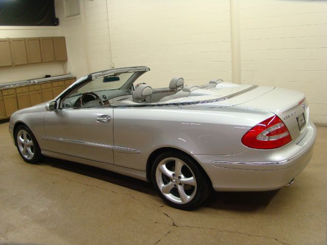 Mercedes-Benz CLK-Class 2005 photo 50