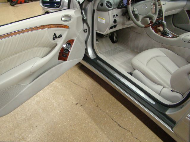 Mercedes-Benz CLK-Class 2005 photo 56