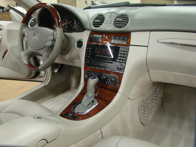 Mercedes-Benz CLK-Class 2005 photo 57