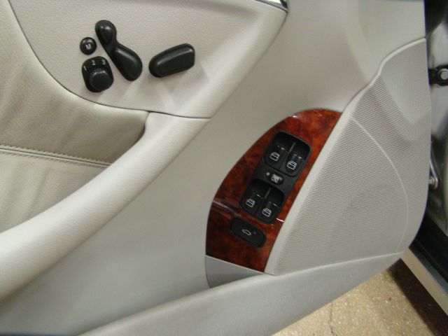 Mercedes-Benz CLK-Class 2005 photo 58