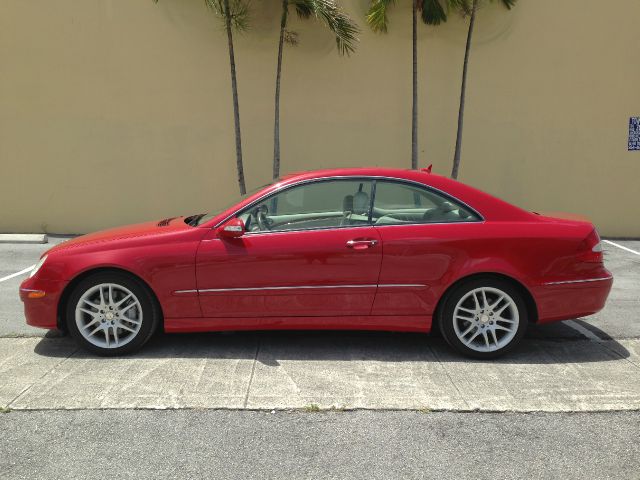 Mercedes-Benz CLK-Class 2008 photo 3