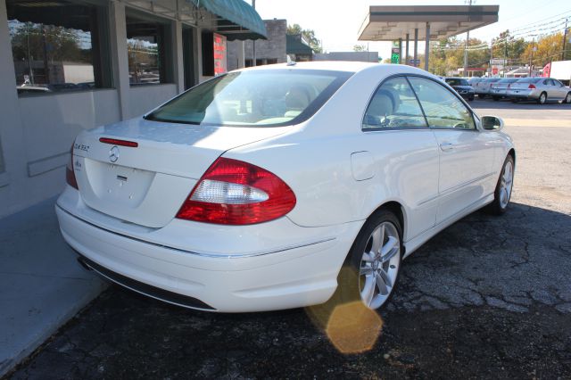 Mercedes-Benz CLK-Class 2008 photo 2