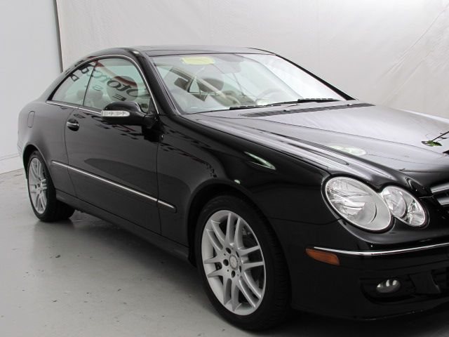 Mercedes-Benz CLK-Class 2009 photo 1