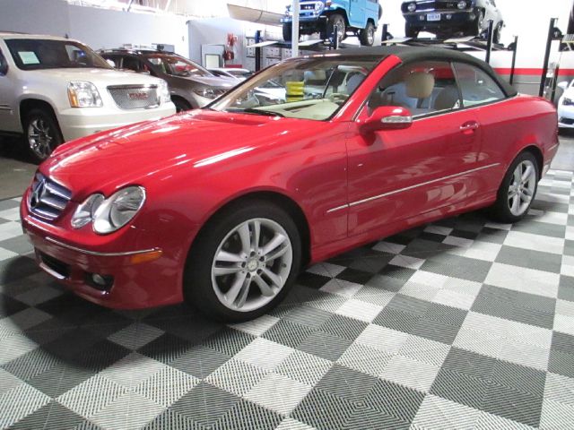 Mercedes-Benz CLK-Class 2009 photo 1