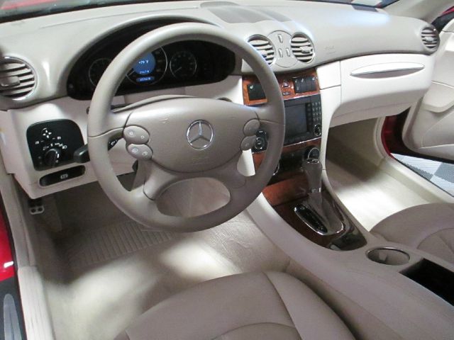 Mercedes-Benz CLK-Class 2009 photo 3
