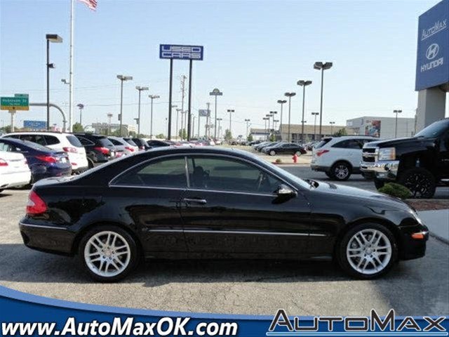 Mercedes-Benz CLK-Class 2009 photo 2