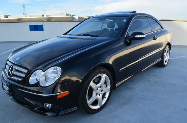 Mercedes-Benz CLK-Class 2009 photo 3