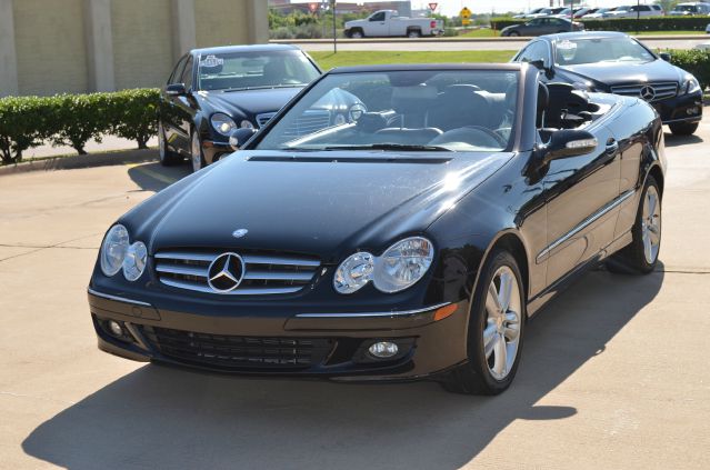 Mercedes-Benz CLK-Class 2009 photo 11