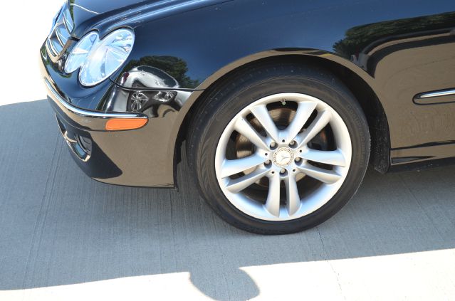 Mercedes-Benz CLK-Class 2009 photo 12