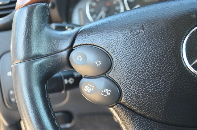 Mercedes-Benz CLK-Class 2009 photo 18