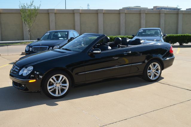 Mercedes-Benz CLK-Class 2009 photo 24