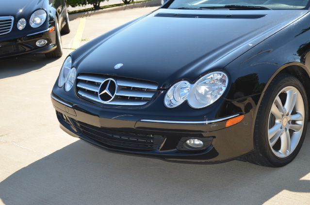 Mercedes-Benz CLK-Class 2009 photo 26