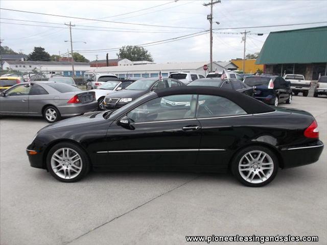 Mercedes-Benz CLK-Class 2009 photo 1