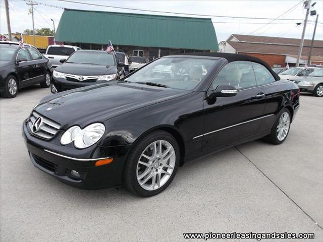 Mercedes-Benz CLK-Class 2009 photo 2