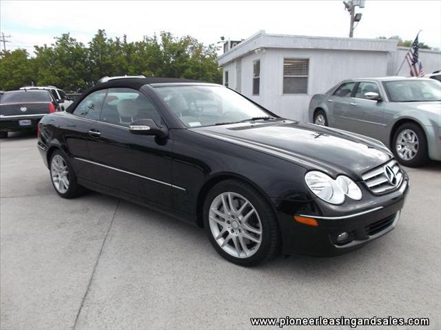 Mercedes-Benz CLK-Class 2009 photo 3
