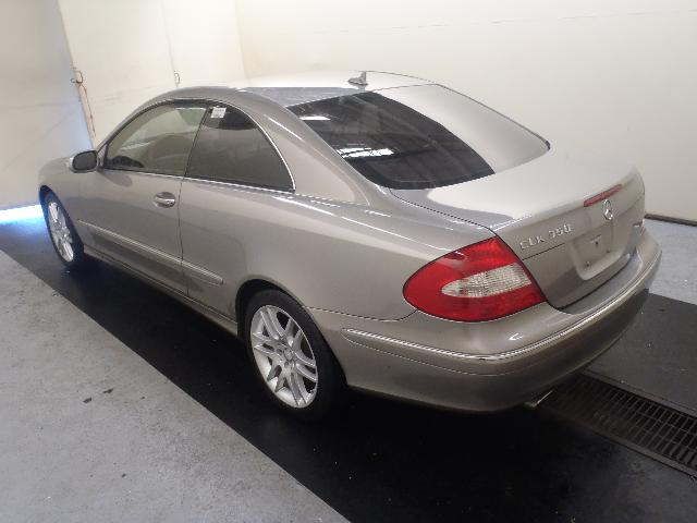 Mercedes-Benz CLK-Class 2009 photo 3