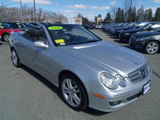 Mercedes-Benz CLK-Class 2009 photo 1