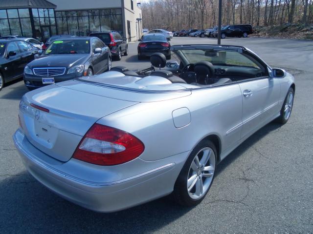 Mercedes-Benz CLK-Class 2009 photo 2