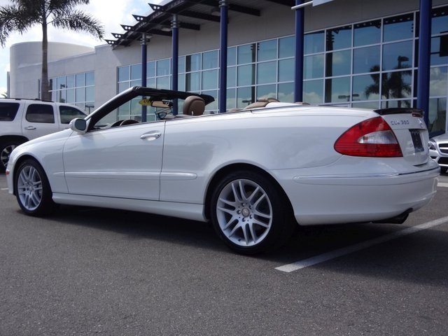 Mercedes-Benz CLK-Class 2009 photo 3