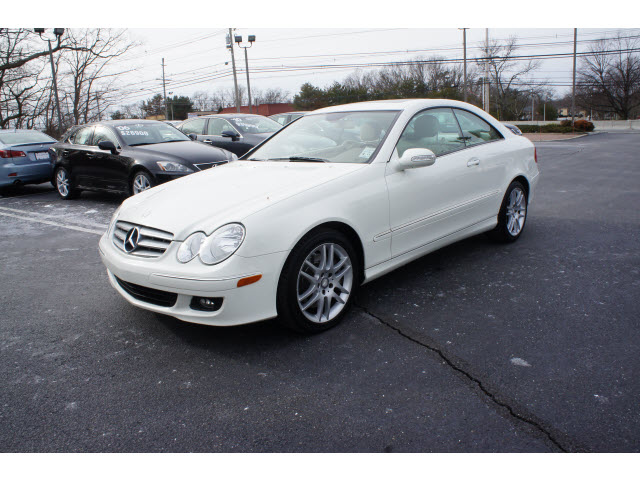 Mercedes-Benz CLK-Class 2009 photo 2