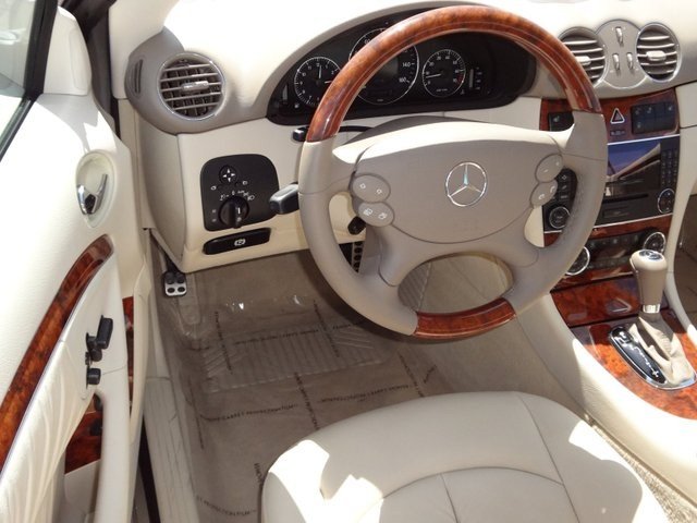 Mercedes-Benz CLK-Class 2009 photo 5