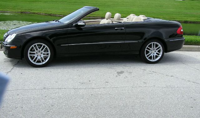 Mercedes-Benz CLK-Class 2009 photo 1