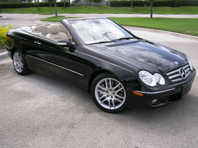 Mercedes-Benz CLK-Class 2009 photo 2