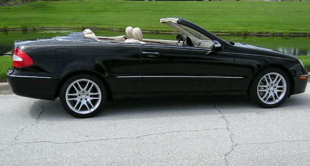 Mercedes-Benz CLK-Class 2009 photo 3