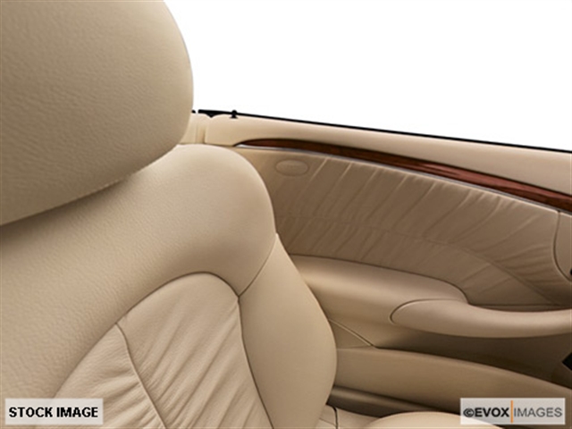 Mercedes-Benz CLK-Class 2009 photo 2