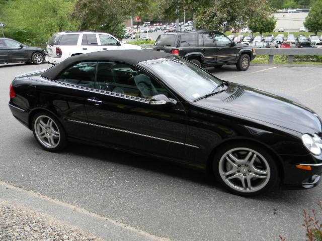 Mercedes-Benz CLK-Class 2009 photo 2