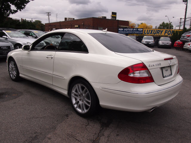 Mercedes-Benz CLK-Class 2009 photo 2