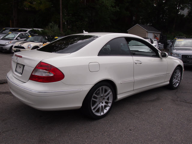 Mercedes-Benz CLK-Class 2009 photo 3