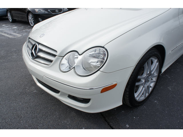 Mercedes-Benz CLK-Class 2009 photo 1