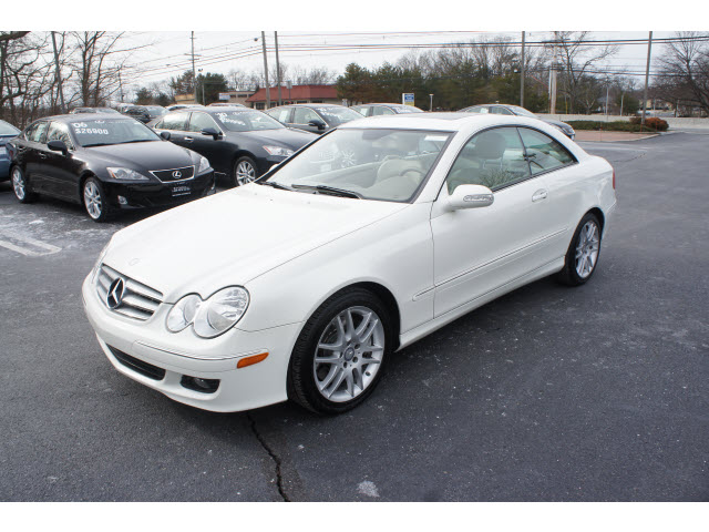 Mercedes-Benz CLK-Class 2009 photo 2