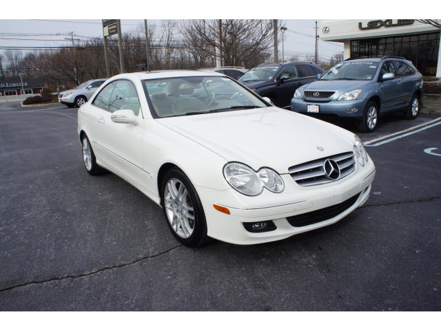 Mercedes-Benz CLK-Class 2009 photo 4